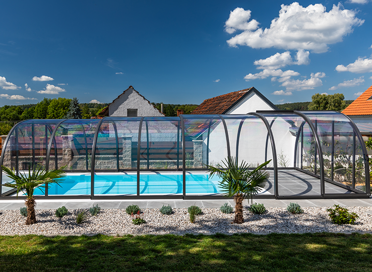 Dallas High Outdoor Pool Enclosure